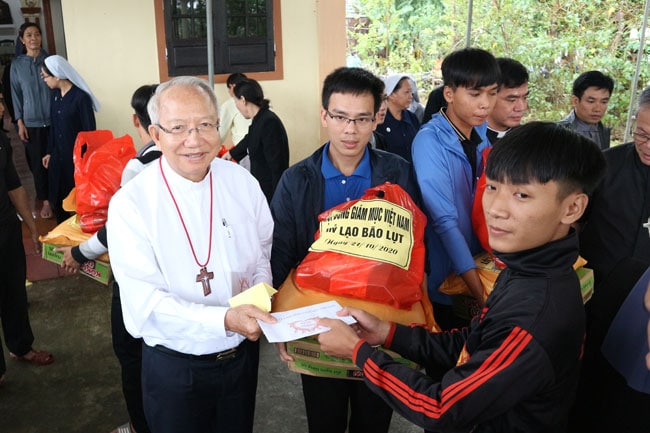 Hội Đồng Giám Mục Việt Nam cứu trợ lũ lụt tại Miền Trung ngày 21.10.2020
