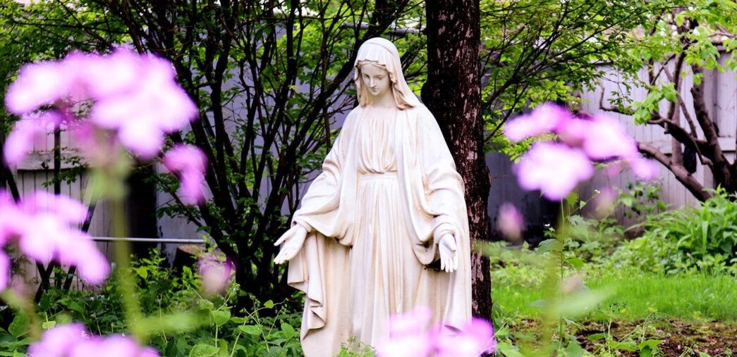 Tôn kính Đức Maria trong Tháng Năm