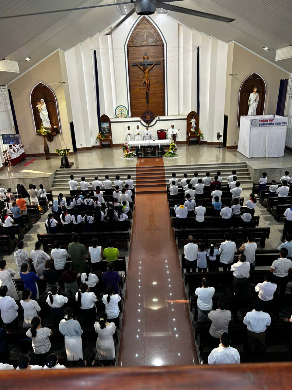 Giáo xứ Hưng Văn: Thánh lễ Tiệc Ly khai mạc Tam nhật Thánh 2026