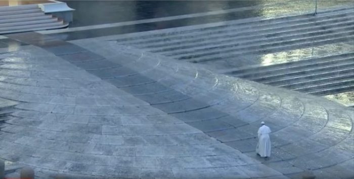 Đức Phanxicô chia sẻ giây phút ngài ban phép lành Urbi et Orbi giữa đại dịch