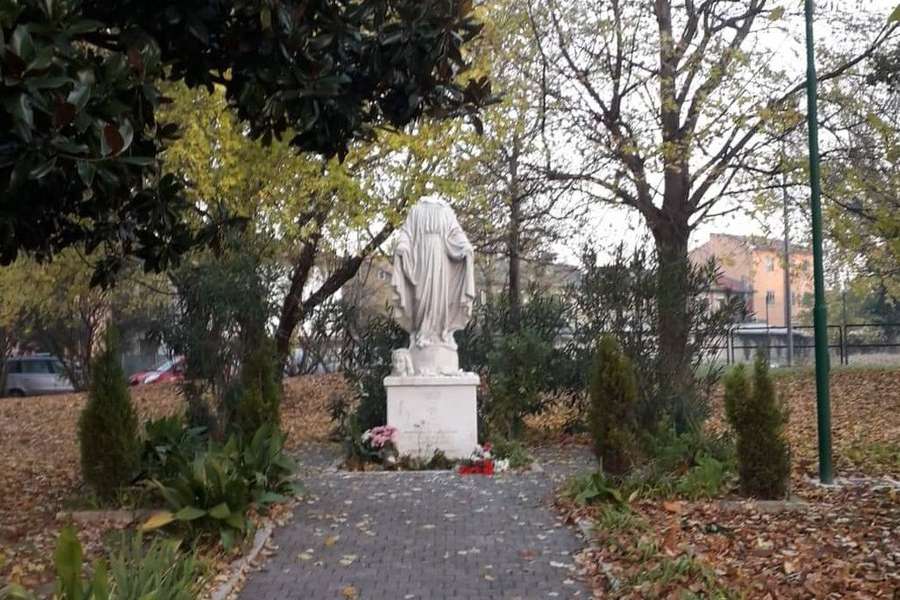 Đức Thượng phụ Venezia kêu gọi cầu nguyện đền tạ sau khi tượng Đức Mẹ bị chặt đầu